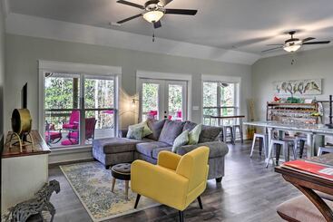 茅舍 White Oak Creek Home W/ Views, Deck & Pool Access!