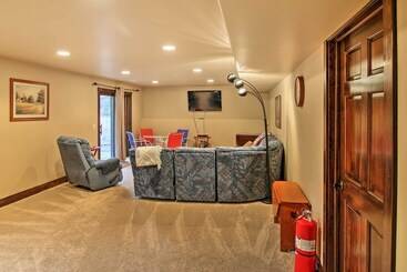 کلبه Black Hills Getaway W/ Deck   Near Hiking Trails!