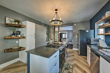 کلبه Central Milwaukee Home W/ Hot Tub!