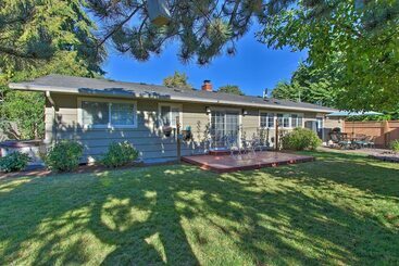 کلبه Eugene Retreat: Large Yard + Central Location