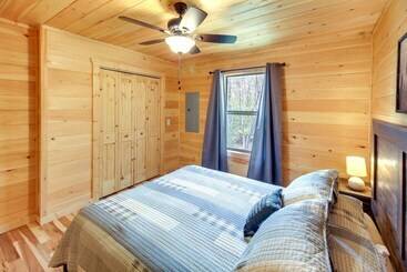 별장 Family Friendly Murphy Cabin W/ Fire Pit!