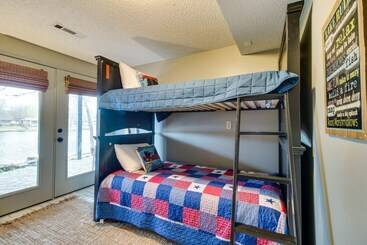 بيت ريفى Lakefront Arkansas Abode   Deck, Grill & Fire Pit!