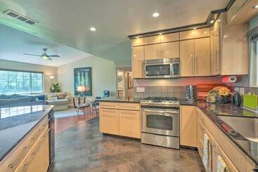 별장 Luxe Granite Bay Home W/ Hot Tub, Fire Pits!