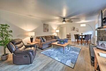 コテージ Modern Redmond Home With 2 Fireplaces & Yard!