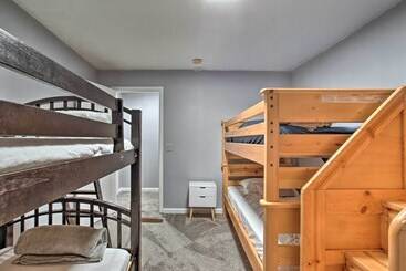 Сельский дом Lake Access, Hot Tub & 2 Decks: Ortonville Retreat