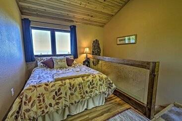 بيت ريفى Picturesque Port Angeles Cabin W/ Fire Pit!