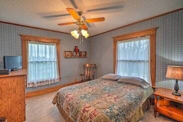 بيت ريفى Relaxing Waterloo Retreat W/ Orchard View!