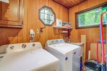 コテージ Sawyer Retreat W/ Fire Pit < 2 Mi To Beaches!