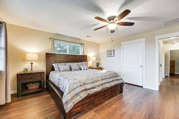 بيت ريفى Lakeside Blue Eye Escape W/ Game Room & Hot Tub!