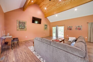 بيت ريفى Spacious House On Half Acre < 3 Mi To Beach!