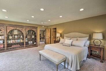 Dom wiejski Stunning Mtn Views, Private Stream: Evergreen Gem!