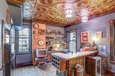 کلبه Stunning Historic Home W/ Original Features!