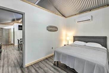 קוטג'' Tallassee Cabin W/ Forest Views Near Creek!