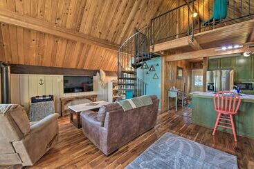 بيت ريفى Unique Camano Cabin W/ Mountain + Water Views