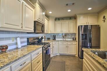 بيت ريفى Kayaks & Boat Slip: Waterfront Hot Springs Home!