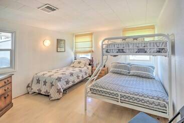 별장 Waterfront Onalaska Retreat W/ Private Dock!