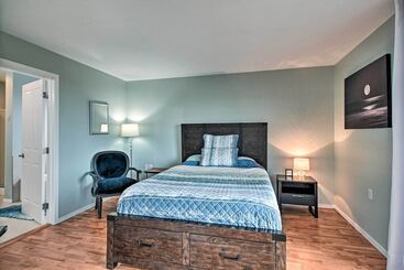 بيت ريفى Beachfront Westport Home W/ Deck!