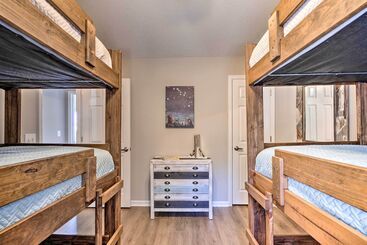 茅舍 Private Boat Dock: Bright Lake Ozark Home!