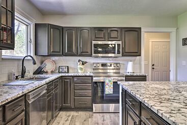 Сельский дом Cedar City Family Home W/ Game Room + Yard!