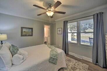 茅舍 Charming House W/ Patio, 3 1/2 Mi To Beach!