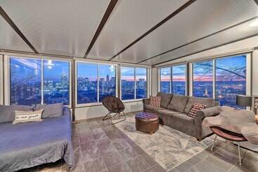 کلبه Cincinnati Home, Patio W/ Downtown Views!