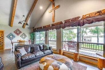 별장 Views & Private Dock: Lakefront Eustace House!