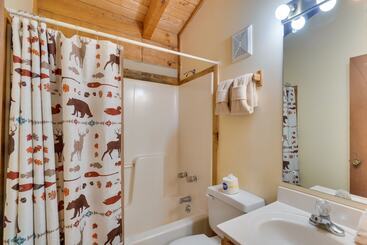 بيت ريفى Gatlinburg Cabin W/ Hot Tub ~ 6 Mi To Downtown!