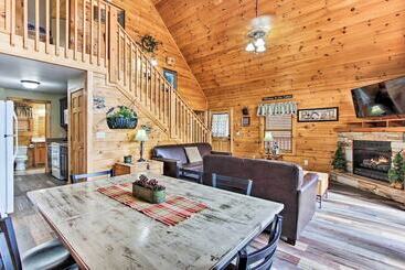 بيت ريفى 3 Mi To Gatlinburg: Cabin W/ Deck & Pool Table!