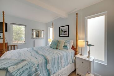 کلبه House W/ Hot Tub & Deck   Walk To Seaside Beach!