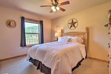 קוטג'' Idyllic Hill City Home   Hike, Bike & Atv!