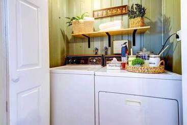 Сельский дом Boat Doat: Lake Of The Ozarks Vacation Home!