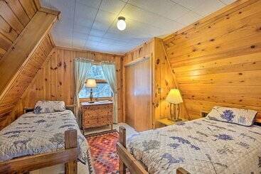 קוטג'' Lakefront Bolton Alderbrook Chalet W/ Fire Pit!