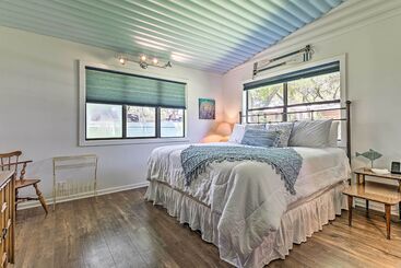 별장 Lakefront Brownwood Home W/ Private Boat Dock