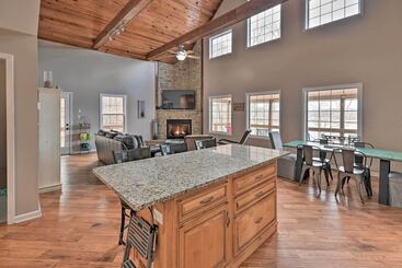 بيت ريفى Lakefront Retreat W/ Views, Near Mammoth Cave!