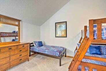 کلبه Hot Tub + Deck: Large Sunriver Home Near Skiing