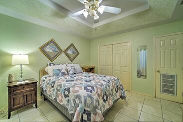 コテージ Deck & Pool Access: Long Island Village Escape!