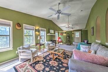 بيت ريفى Cloudcroft Escape W/ Forest Views!