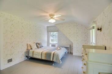 별장 Mattapoisett Home On 7 Acres W/ Private Beach!
