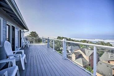 کلبه Ocean View Lincoln City Retreat W/ 3 Viewing Decks