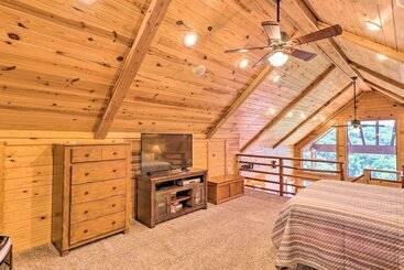 קוטג'' Peaceful Cabin W/ Deck + Scenic Mtn Views!