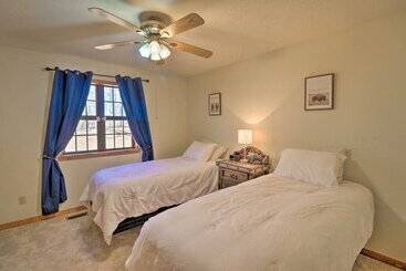 별장 Secluded Marble Falls Family Home W/ Mtn Views!