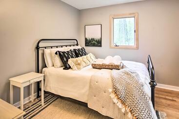 بيت ريفى Serene Hideaway With Views, 1 Mi To Hike & Ski!