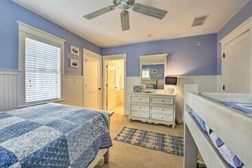 بيت ريفى Spacious Avalon Beach House   2 Blocks To Water!
