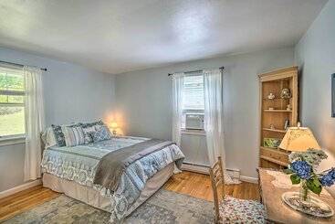 کلبه Stockbridge Home: Walk To Town Beach!