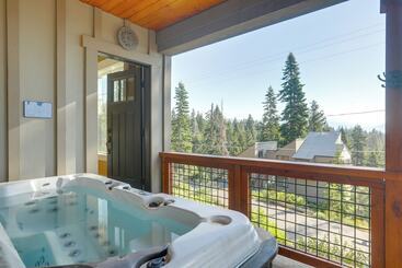 کلبه Stunning Luxury Home W/ Lake Tahoe Views & Hot Tub