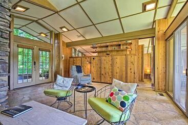 Tranquil Mid Century Modern Cottage W/ Forest View