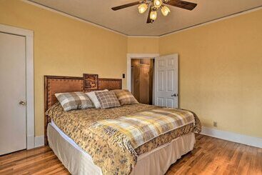 کلبه 2 Mi To Oaklawn Casino: Home W/ Peaceful Yard!