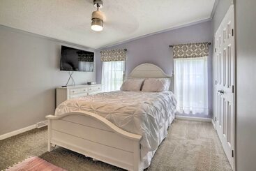 بيت ريفى Waterfront Michigan Center Home W/ Boat Dock!