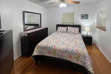 بيت ريفى Brooksville Home W/ Lanai ~ 15 Min To Downtown!