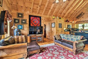 コテージ Cabin W/ Bbq + Games   Walk To Blue Ridge Parkway!